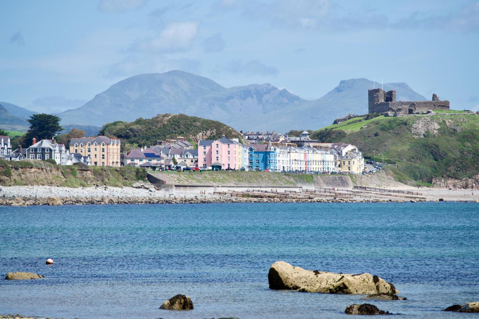 Glan Y Mor, Sleeps 20, 8 Bedrooms, 8 Bathrooms, Seafront, Criccieth Buitenkant foto