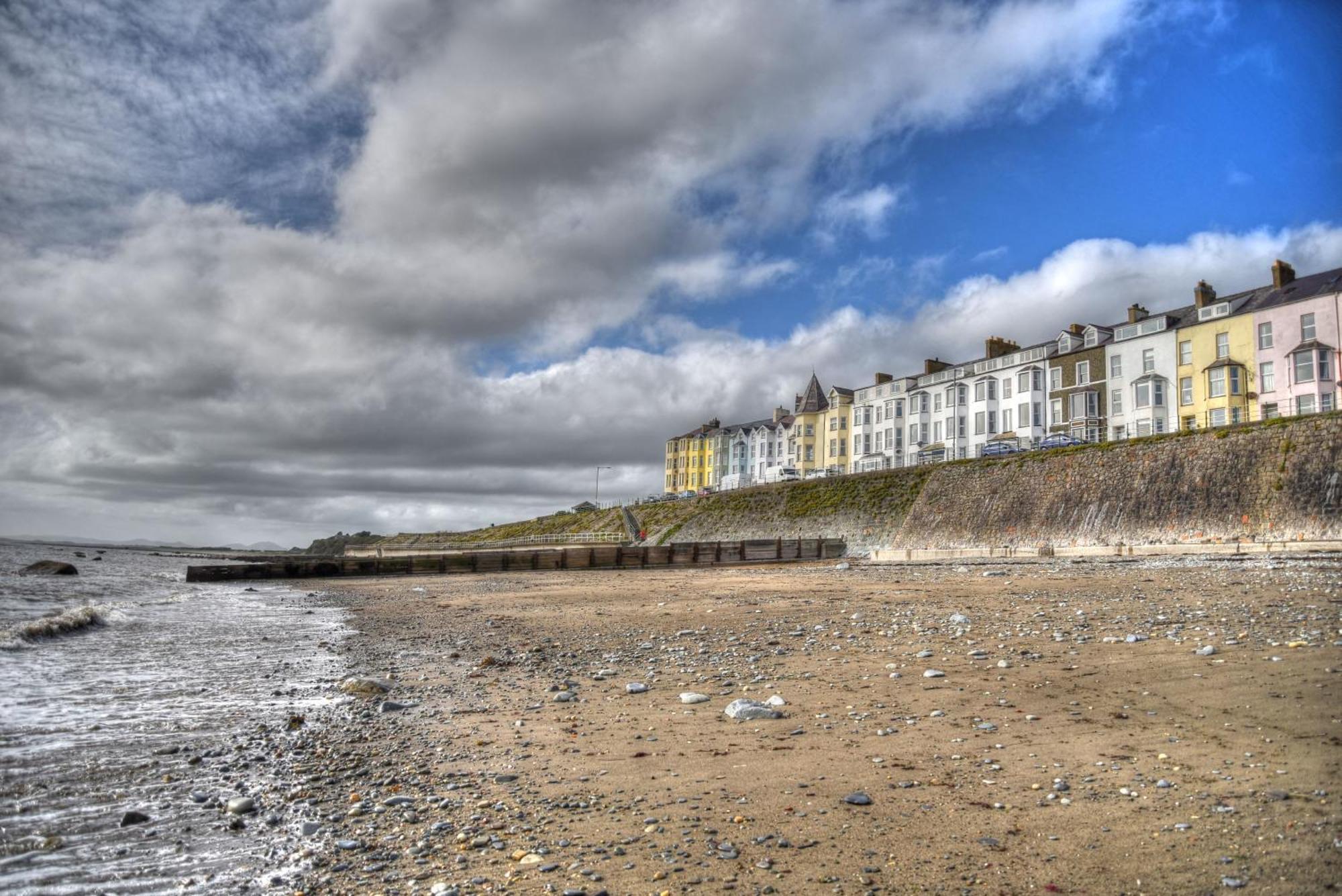 Glan Y Mor, Sleeps 20, 8 Bedrooms, 8 Bathrooms, Seafront, Criccieth Buitenkant foto
