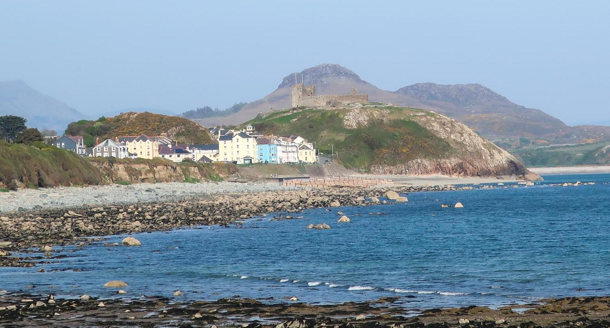 Glan Y Mor, Sleeps 20, 8 Bedrooms, 8 Bathrooms, Seafront, Criccieth Buitenkant foto