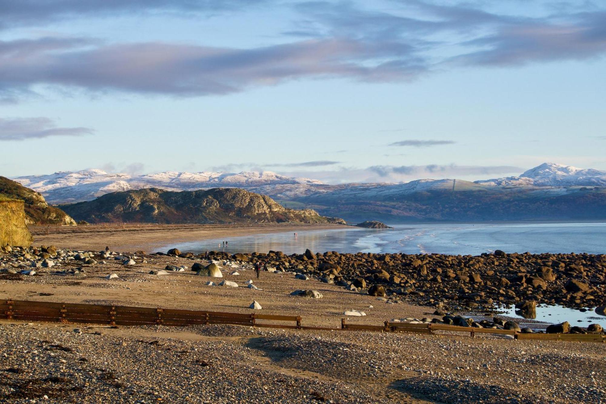 Glan Y Mor, Sleeps 20, 8 Bedrooms, 8 Bathrooms, Seafront, Criccieth Buitenkant foto